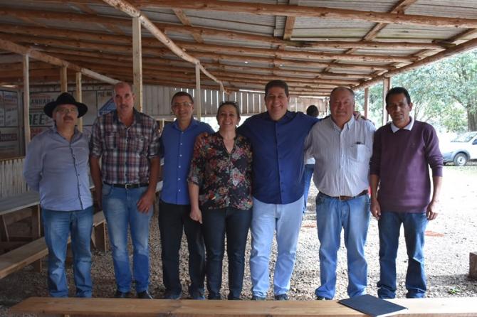 Vereadores e prefeito reúnem-se com moradores do Rio Leão